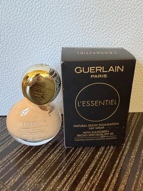 GUERLAIN L'ESSENTIEL Natural Glow Foundation 01C Very Light Cool